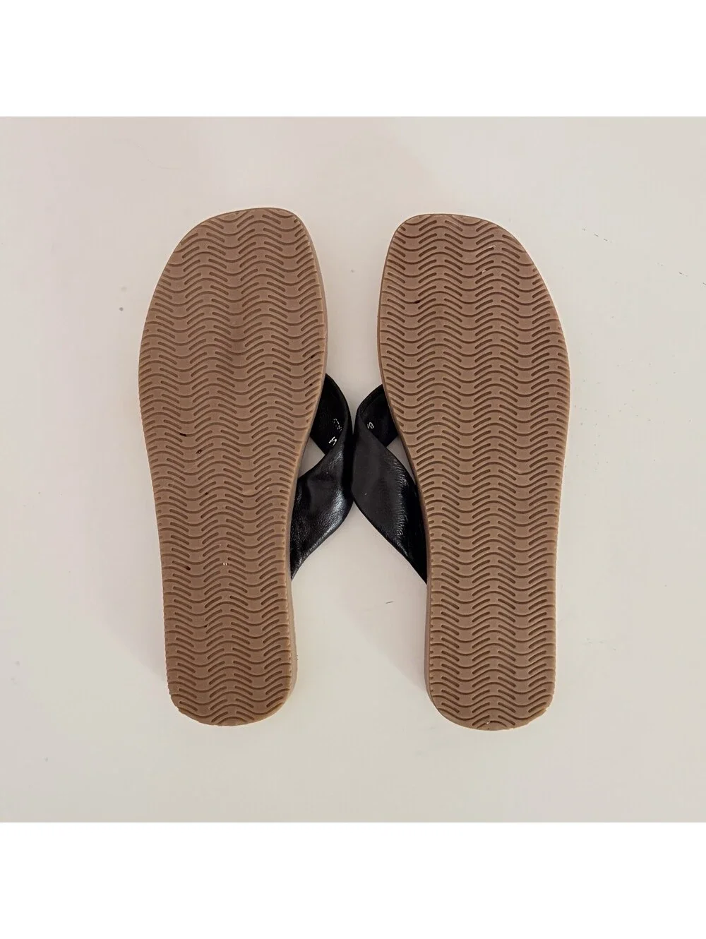 Coach And Four Sassari Womens Size 8M Leather Black Thong Flip Flop Sandals Shoe